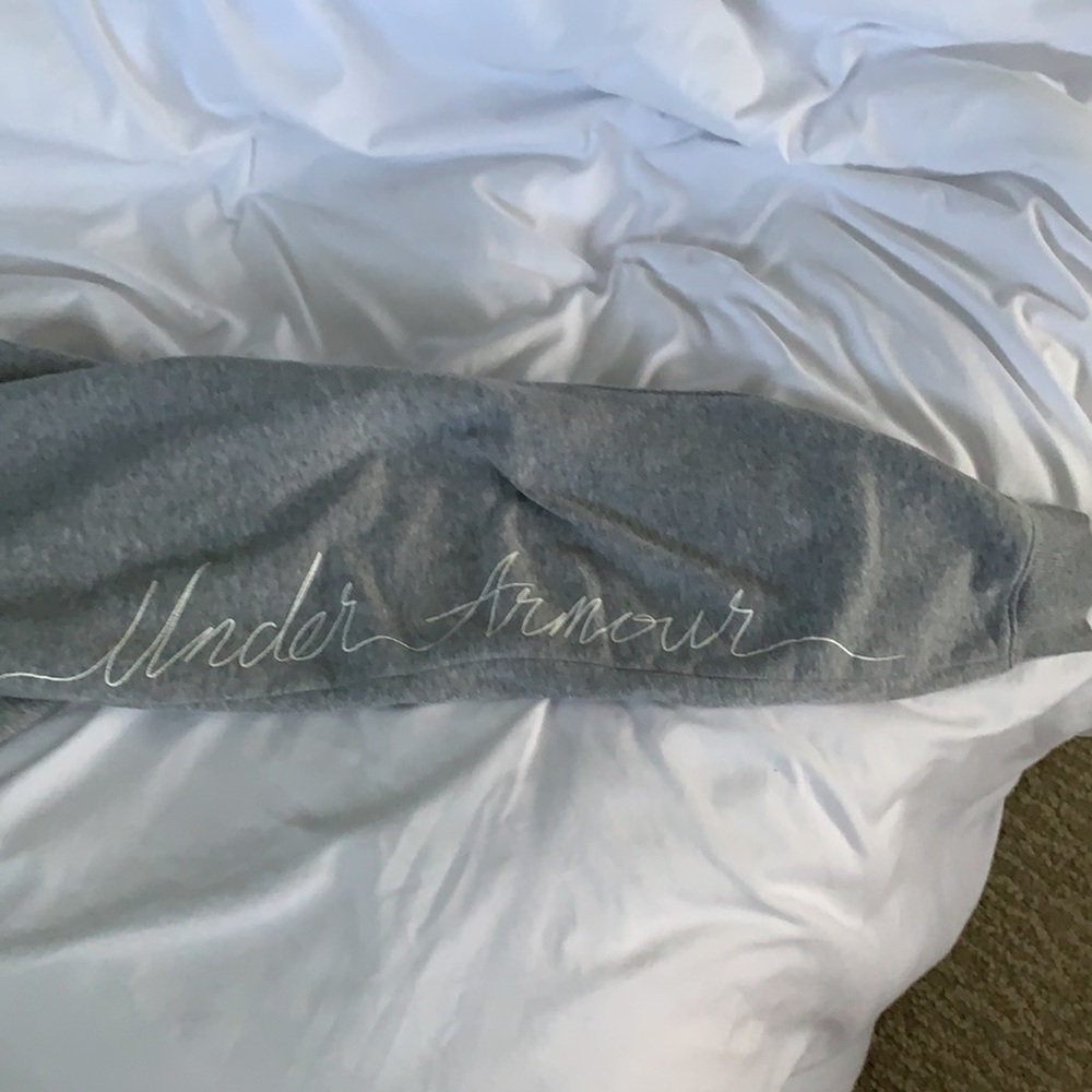 under armor joggers w/ lettering down one leg - Picture 4 of 4